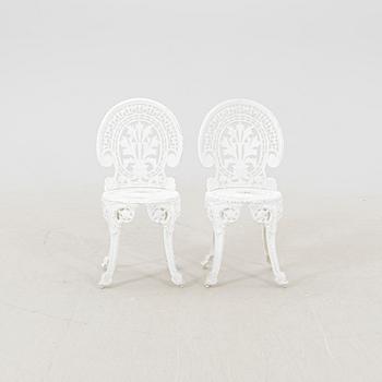 A 4 pcs painted metal garden suite from the 20th century.