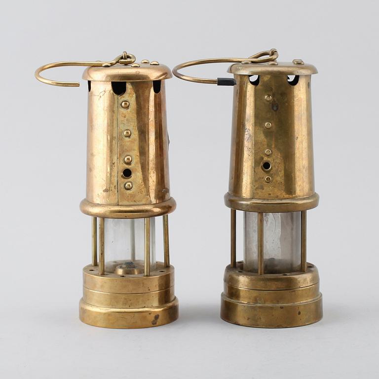 GRUVLYKTOR, 2 st, mässing, England, 1900-talets andra hälft.