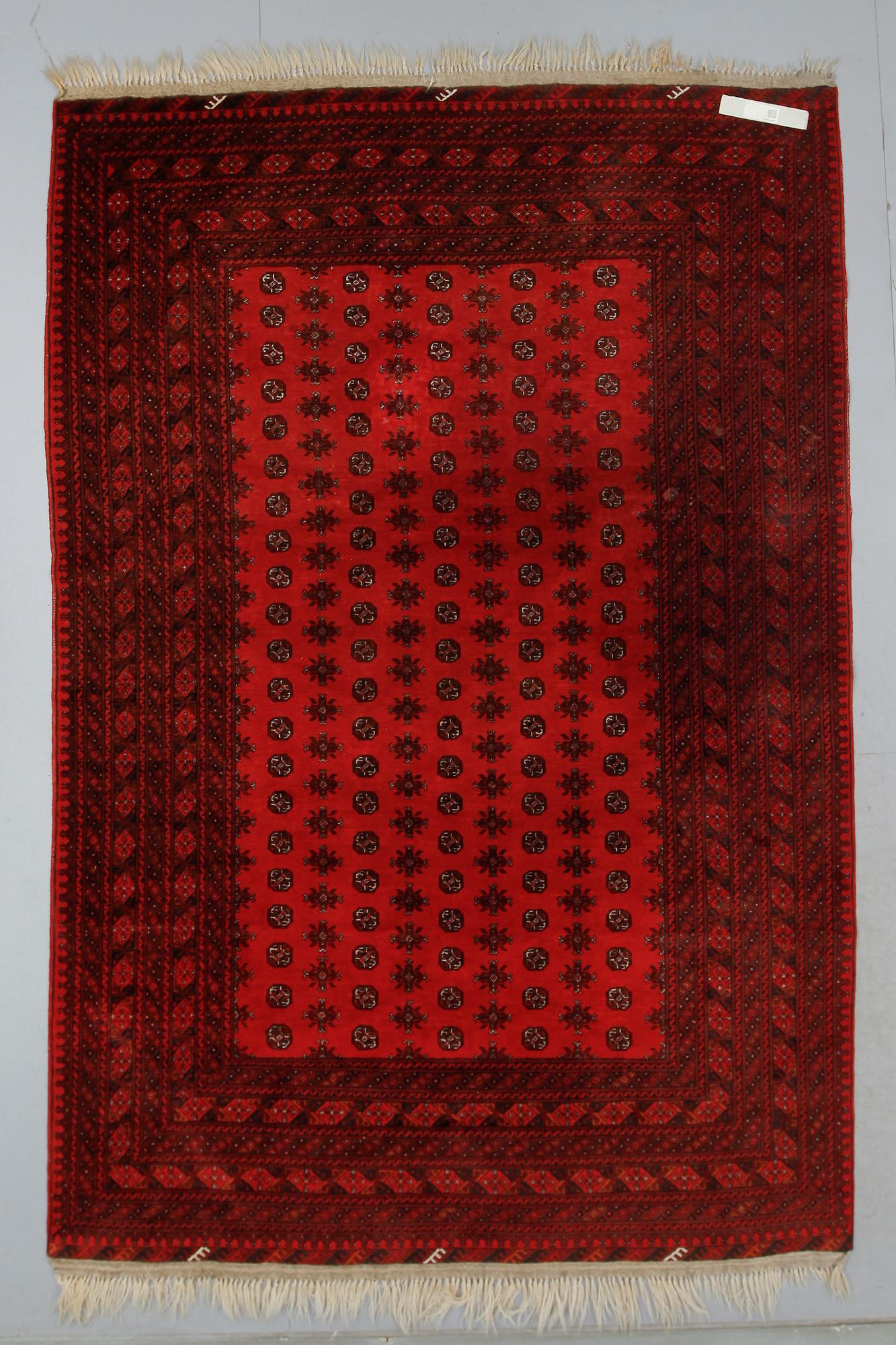 MATTA, orient, ca 295 x 207 cm.