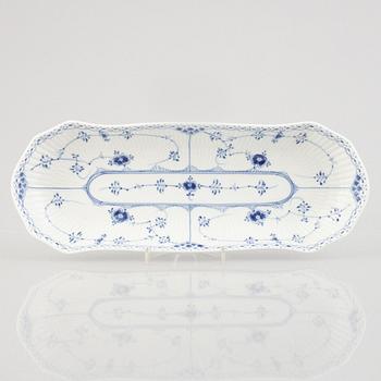 Skålfat, porslin, Royal Copenhagen, "Musselmalet halvblond", modell 714, 1958.