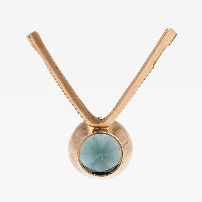 Hänge, 14K guld med syntetisk spinell.