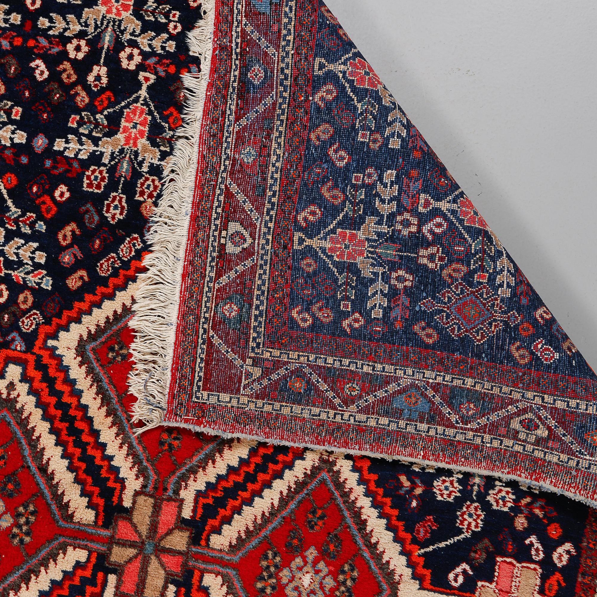 MATTA, orientalisk, troligen old, ca 215 x 165 cm.