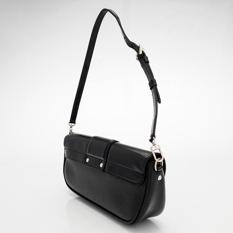 Louis Vuitton, a 'Pochette Montaigne' bag.