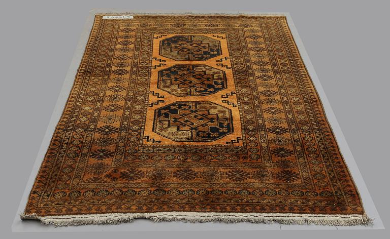 MATTA, guldafghan. Ca 205 x 130 cm.