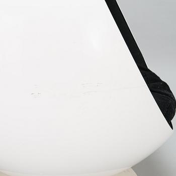 Eero Aarnio, a late 1980s 'Ball Chair', Adelta.