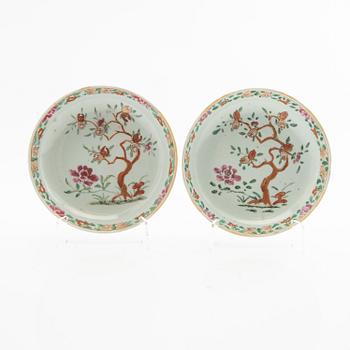 Pair of Chinese porcelain, 18th century.
