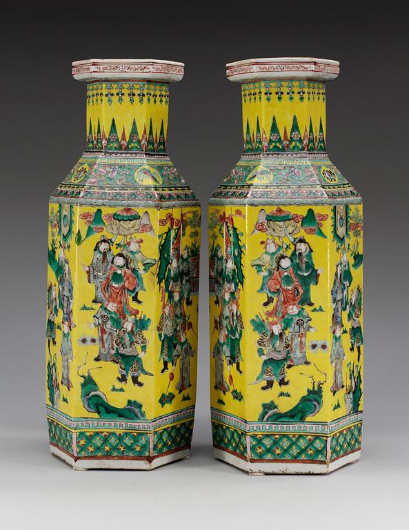 A pair of yellow ground famille verte vases, Qing dynasty, 19th Century, with Qianlong´s four character mark.