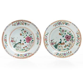 Tallrikar och fat, 5 st, exportporslin, "Double Peacock", Kina, Qianlong (1736-95).