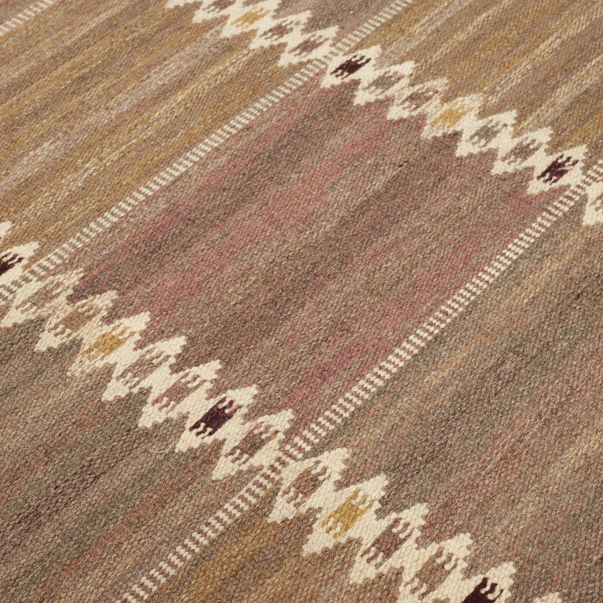 CARPET. "Salerno grå med enkel bård" ("Kristianstad"). Flat weave. 465 x 360 cm. Signed AB MMF BN.