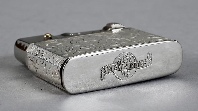 CIGARETTETUI och CIGARETTTÄNDARE, silver, 1900-talets första hälft.