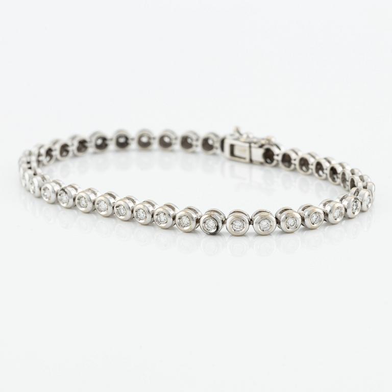 Bracelet, with brilliant-cut diamonds.