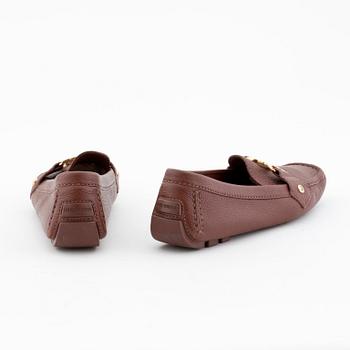 LOUIS VUITTON, a pair of brown leather loafers.