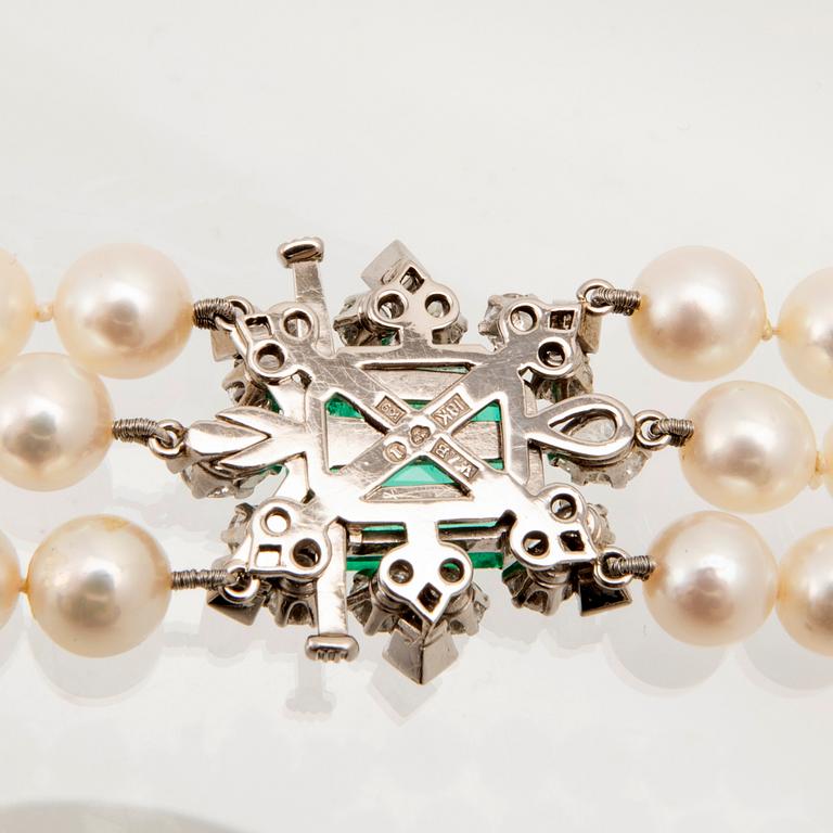 W.A. Bolin, a cultured pearl necklace with an 18K white gold clasp set with an emerald and diamonds, Stockholm 1960.