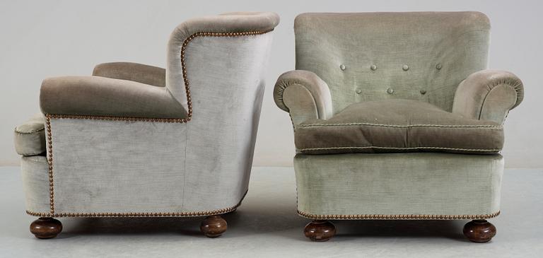 FÅTÖLJER, ett par, 1940-tal.