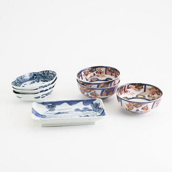 A set of three Japanese imari bowls and a Japanese blue and white servingdish with three boatshaped dishes, 19th century.