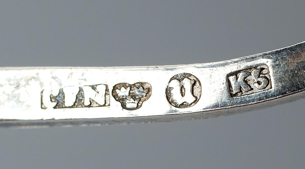 SLEVAR, 2 st, silver, Carl Fredrik Nyman, Umeå, 1864 resp August Wilhelm Ahnström, Växjö, 1909. Vikt tot ca 84 g.