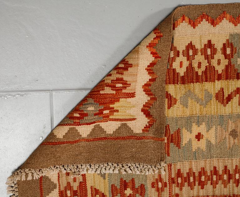 MATTA, kelim, ca 300 x 197 cm.