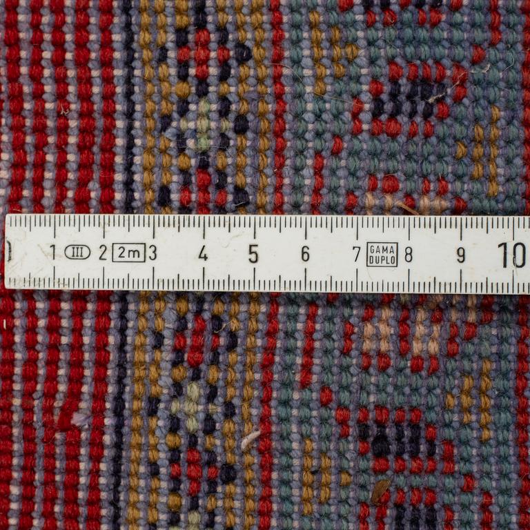 A CARPET, Mahal/Sarouk, ca 305 x 215 cm.