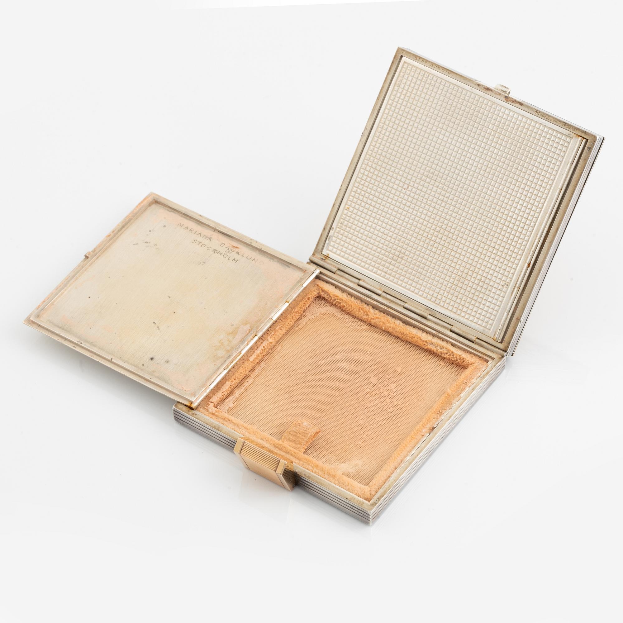 A Boucheron vanity case.