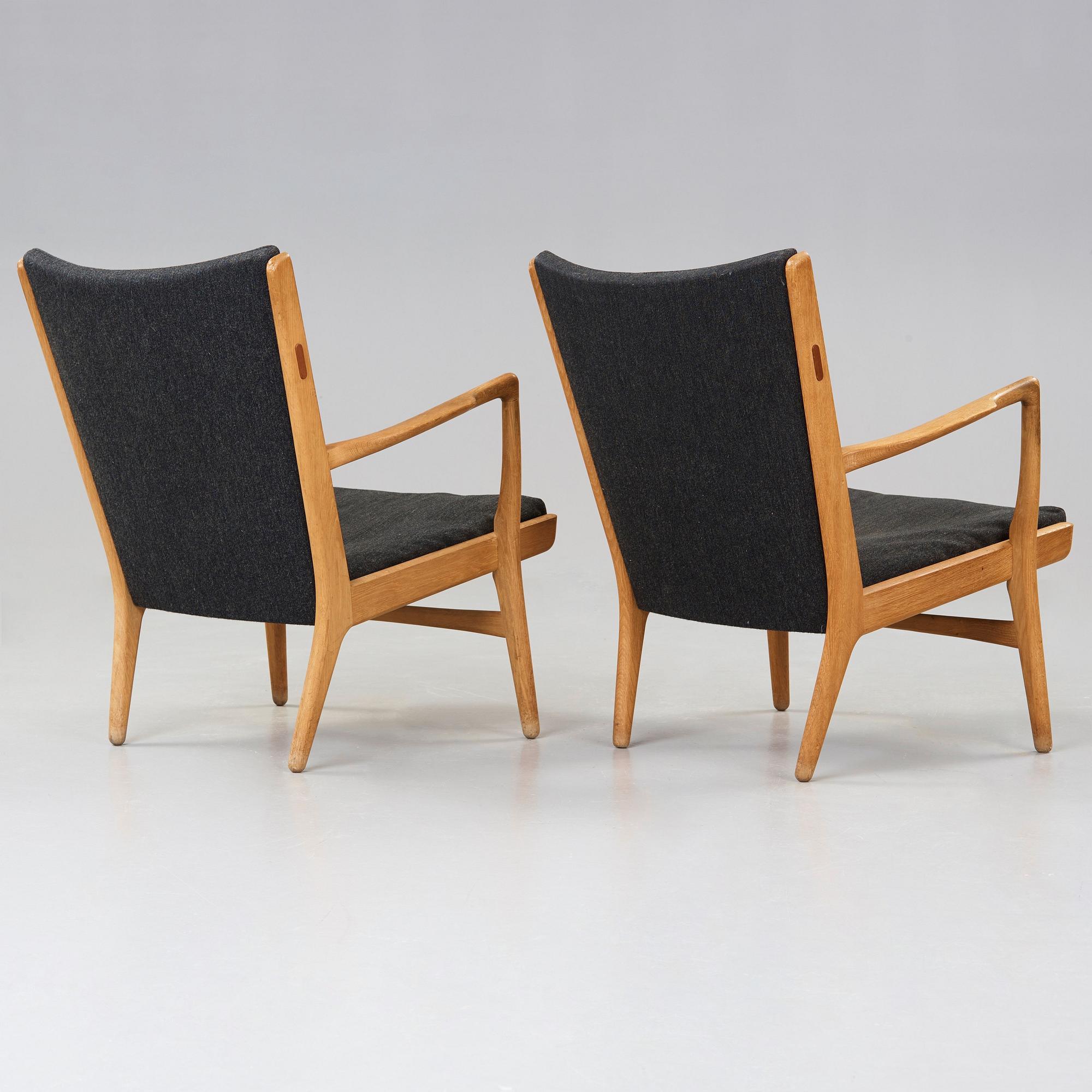Hans J. Wegner, A pair of oak 'AP16' armchairs, AP-stolen, Denmark 1950-60's.