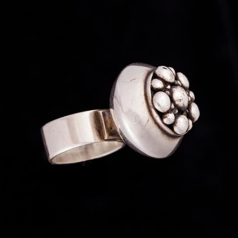 RING, silver (916) Saara Hopea, Ossian Hopea Borgå 1963. Vikt 13 g.