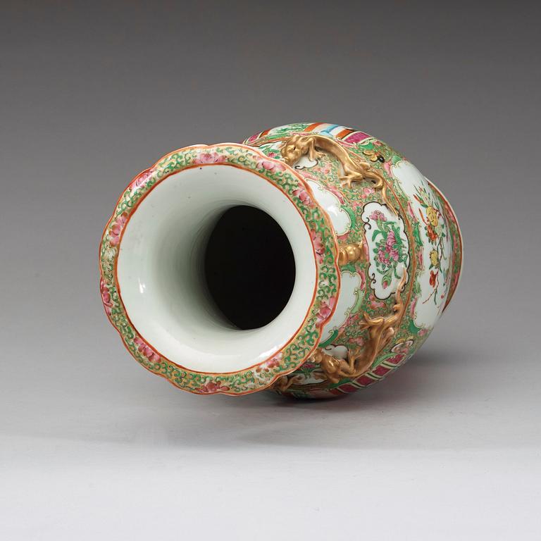 A Canton famille rose vase, Qing dynasty, 19th Century.