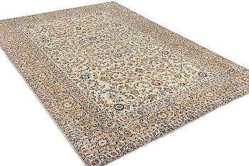 A Kashan carpet a. 380 x 260 cm.