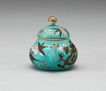 A small pot with cover, late Qing dynasty.