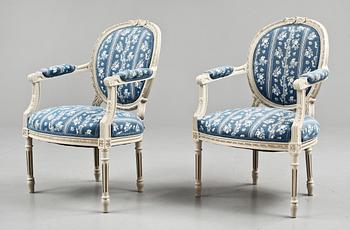 KARMSTOLAR, ett par, gustaviansk stil, 1900-tal.