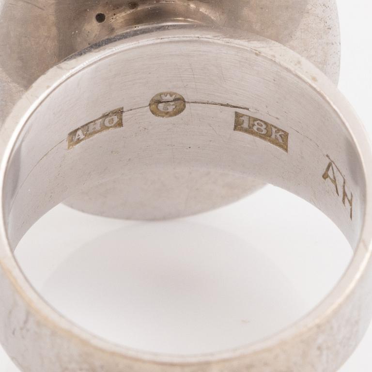 Anders Högberg, ring 18K white gold with most likely cabochon cut jade, Göteborg.