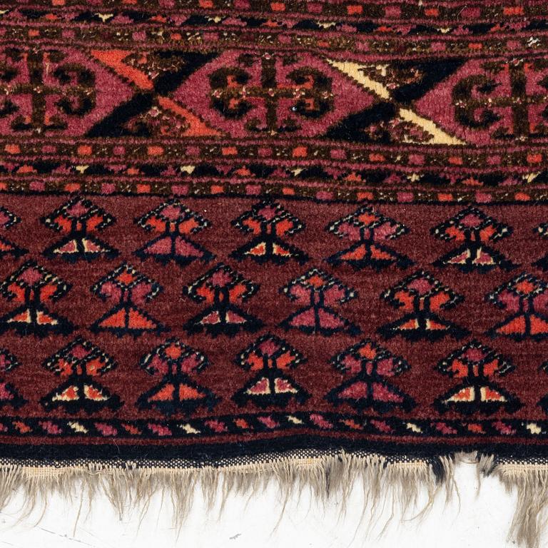 Carpet, Turkmenistan Chuval, approx. 97 x 168 cm.