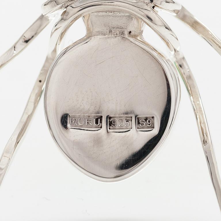 A sterling silver necklace "Spider" with dichroich glass. Ru Runeberg 2019.