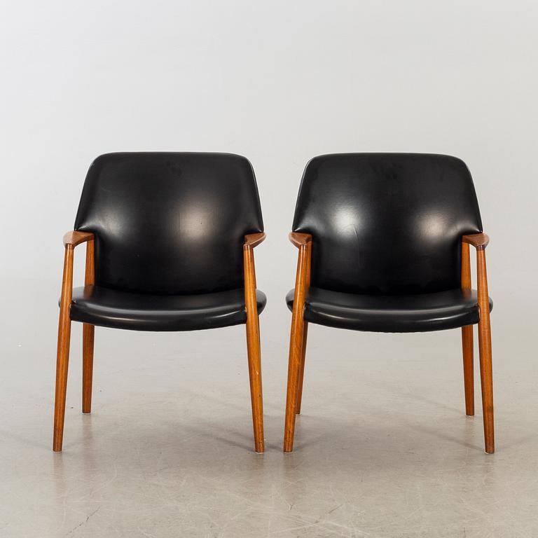 AKSEL BENDER MADSEN/EJNAR LARSEN,  karmstolar modell 6302  ett par för Fritz Hansen 1950/55.