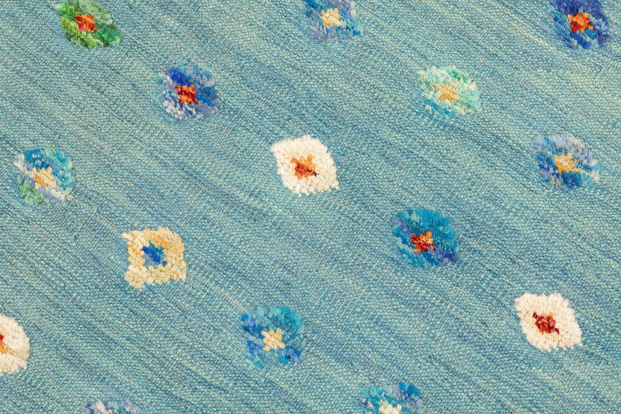 A Kilim carpet, approx. 347 x 269 cm.