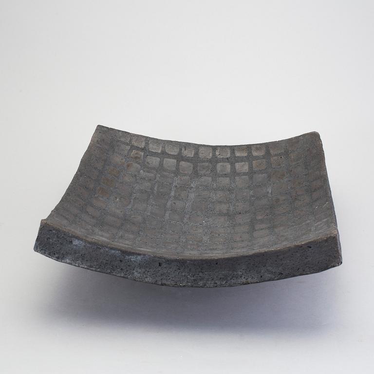 A barrel by LENA SVENSSON, raku burned pottery, sined.