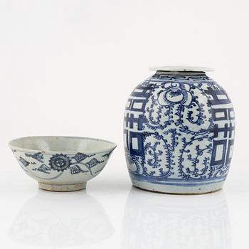 Two lidded urna, and a bowl, porcleain, China, around 1900.