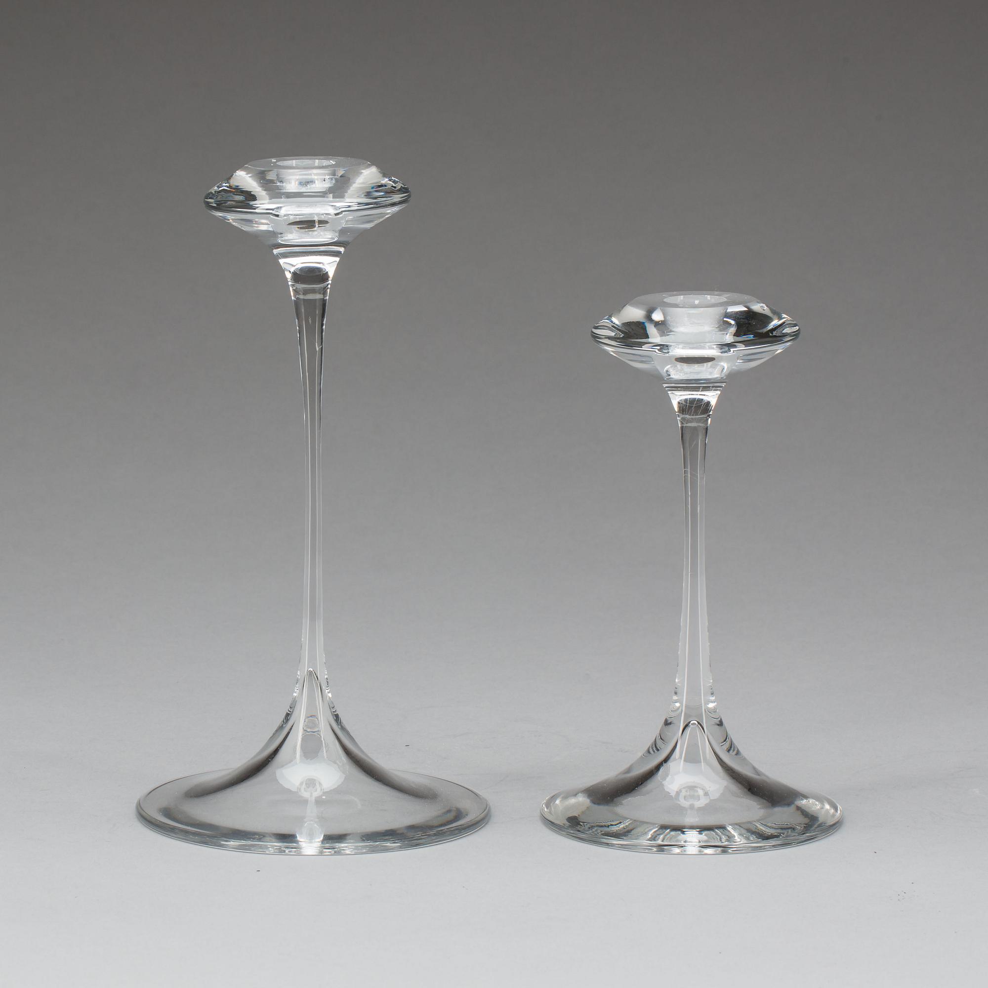 LJUSSTAKAR, ett par, glas, Kjell Engman, Kosta Boda. 1900-talets slut.