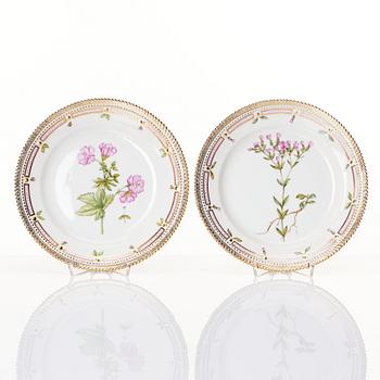 A set of 12 Royal Copenhagen 'Flora Danica' plates, Denmark, 20th Century.