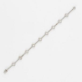 Bracelet 18K white gold with round brilliant-cut diamonds.
