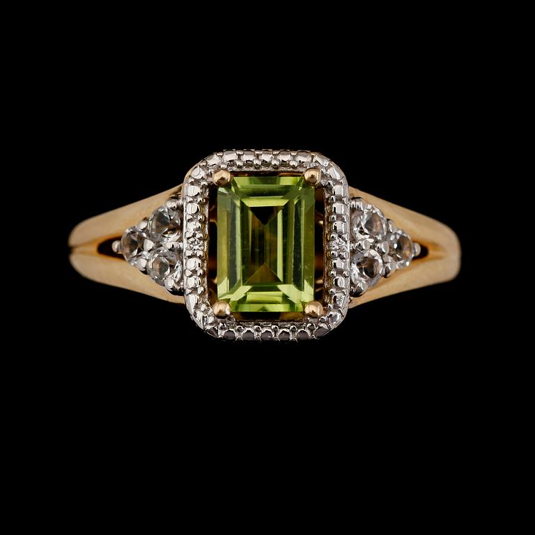 RING, 14K guld, peridot, topaser och diamanter.