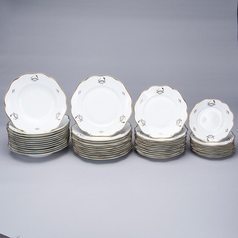 RUOKA-ASTIASTO, 48 osaa, posliinia, Hackefors 1929-1945.