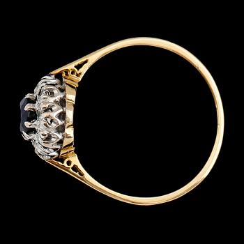 RING, 18 k guld med diamanter och blå sten. Total vikt ca 2 gram.