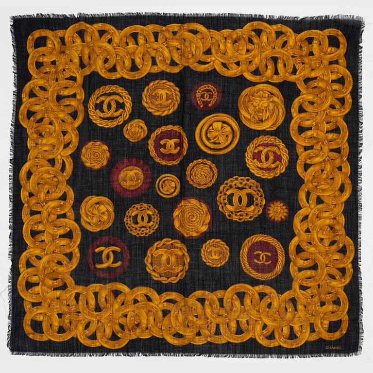 Chanel, sjal samt scarf.