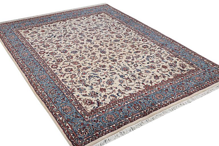 A carpet, Kashan, ca 314 x 237 cm.
