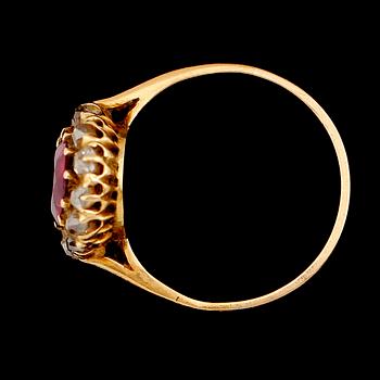 RING, 18 k guld, diamanter och röd sten. Total vikt 3 g.