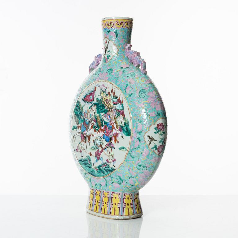 Praktvas, porslin. Qingdynastin, 1800-tal.