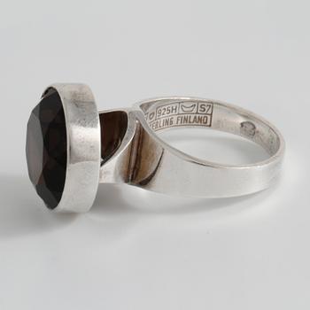 ERIK GRANIT, Helsingfors, 1971, ring med fasettslipad rökkvarts.
