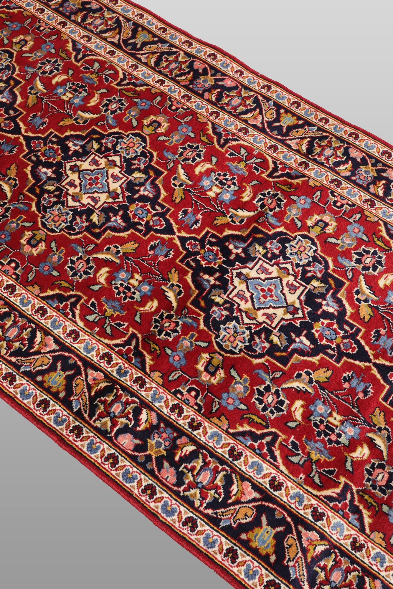 A Keshan runner carpet, 300 x 104 cm.
