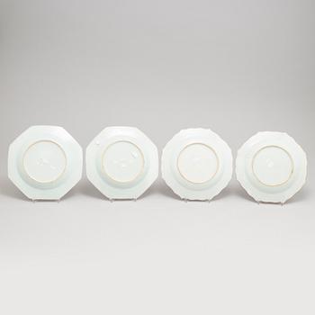 A set with four (2+2) dinner plates, Qing dynasty, Qianlong (1736-95).