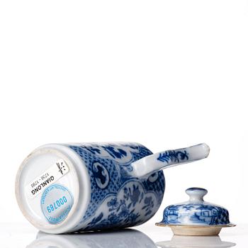 A blue and white tea pot with cover, Qing dynasty, Qianlong (1736-95).